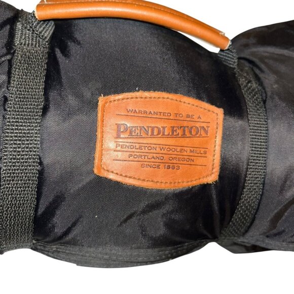 Pendleton black nylon backed Blue Black Watch plaid wool stadium beach blanket - Picture 4 of 5